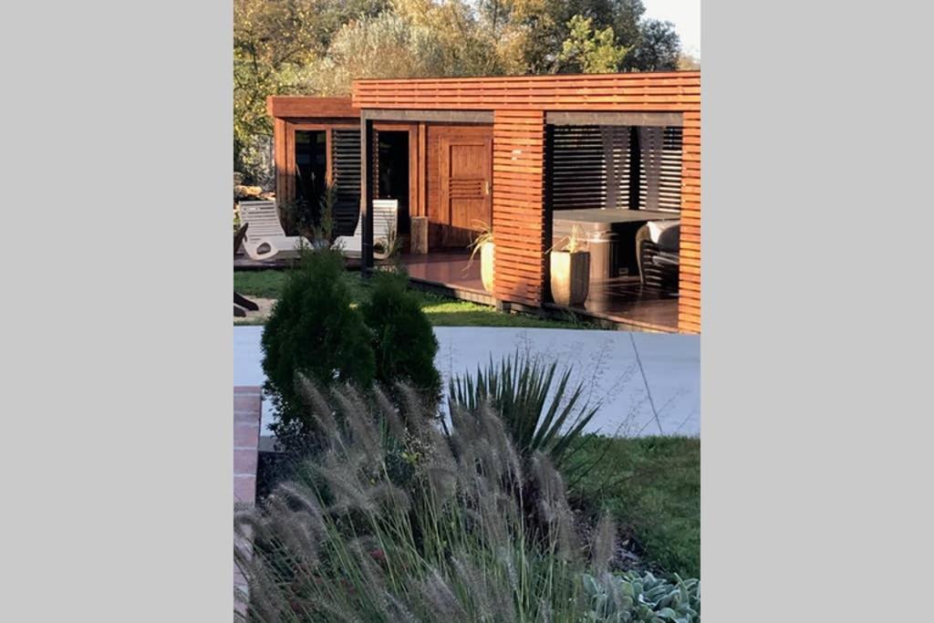 Orchardhouse Farmhouse, Wellness Chrast  エクステリア 写真