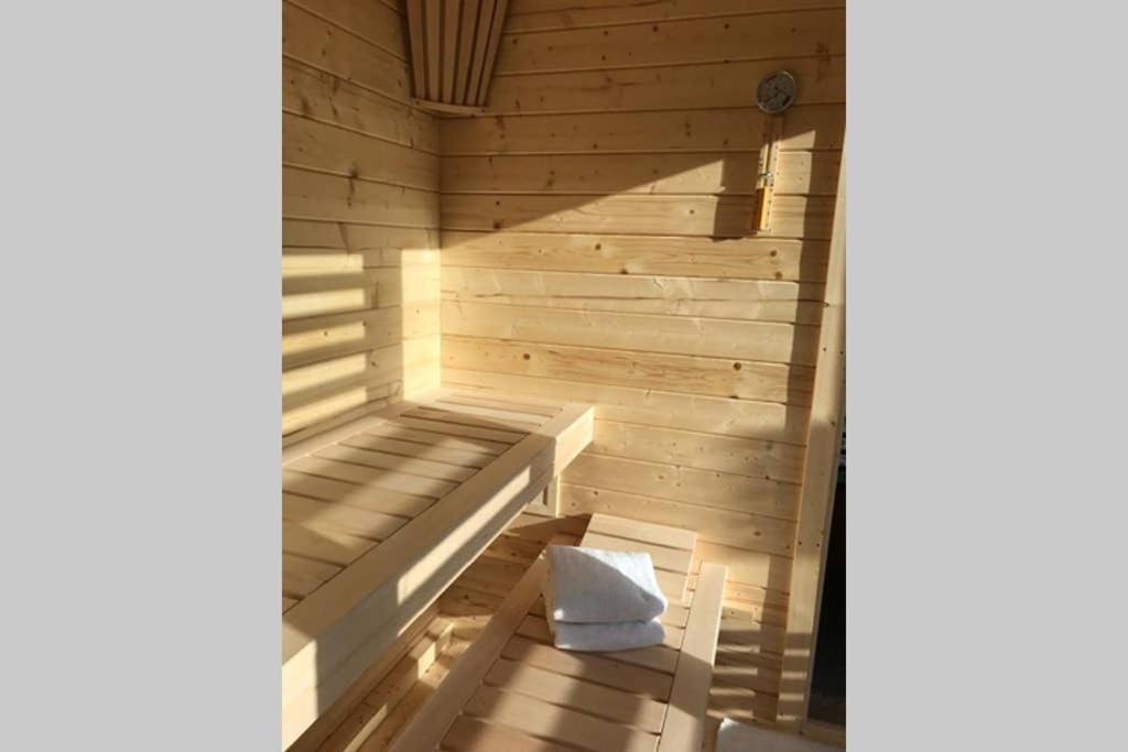 Orchardhouse Farmhouse, Wellness Chrast  エクステリア 写真